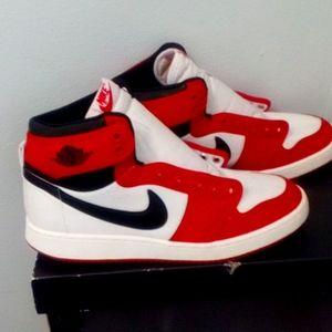 Air Jordan 1 bred